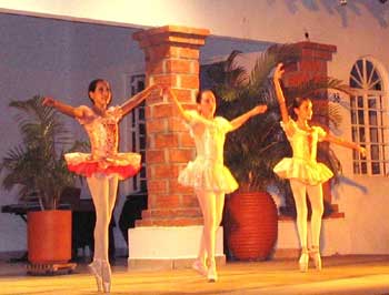 Vallarta Ballet Students